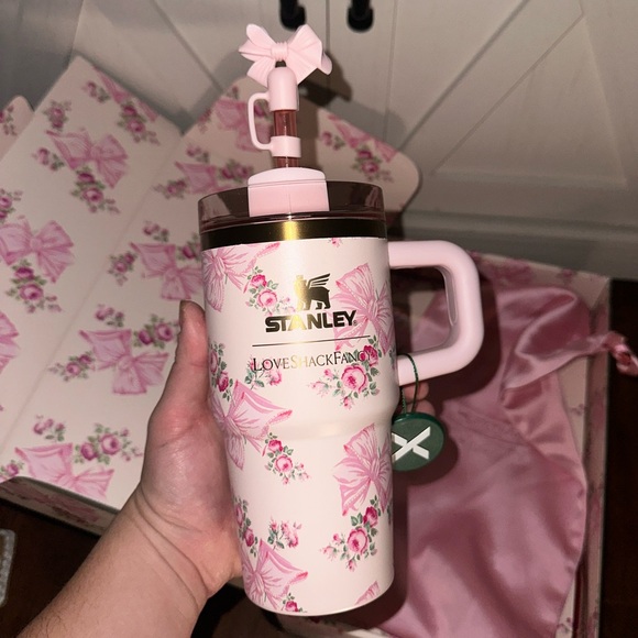 Stanley x Love Shack Fancy Holiday Quencher 20 oz Rosa Beaux Pink - Picture 2 of 11